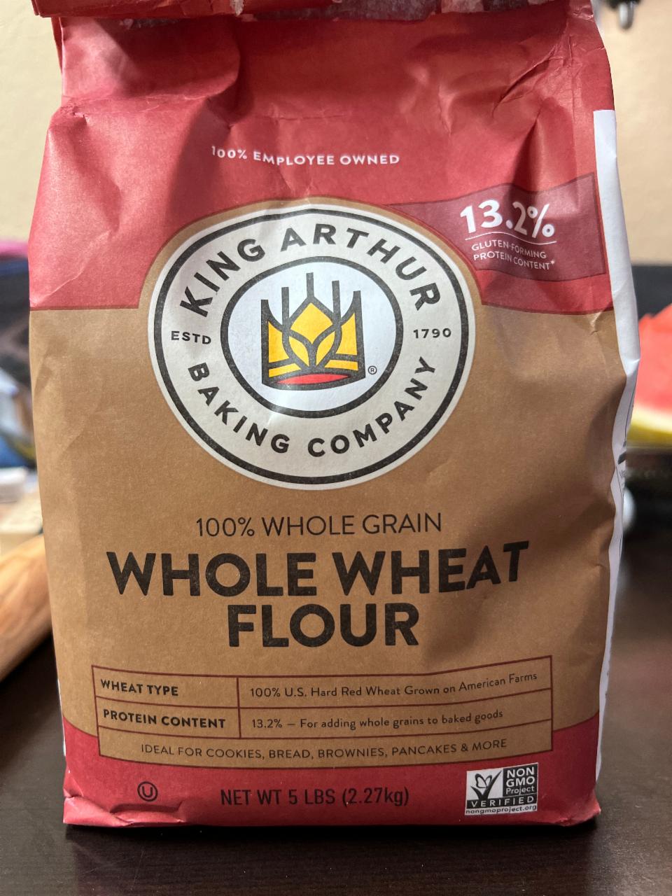 Фото - Борошно цільнозернове пшеничне Whole Wheat Flour King Arthur