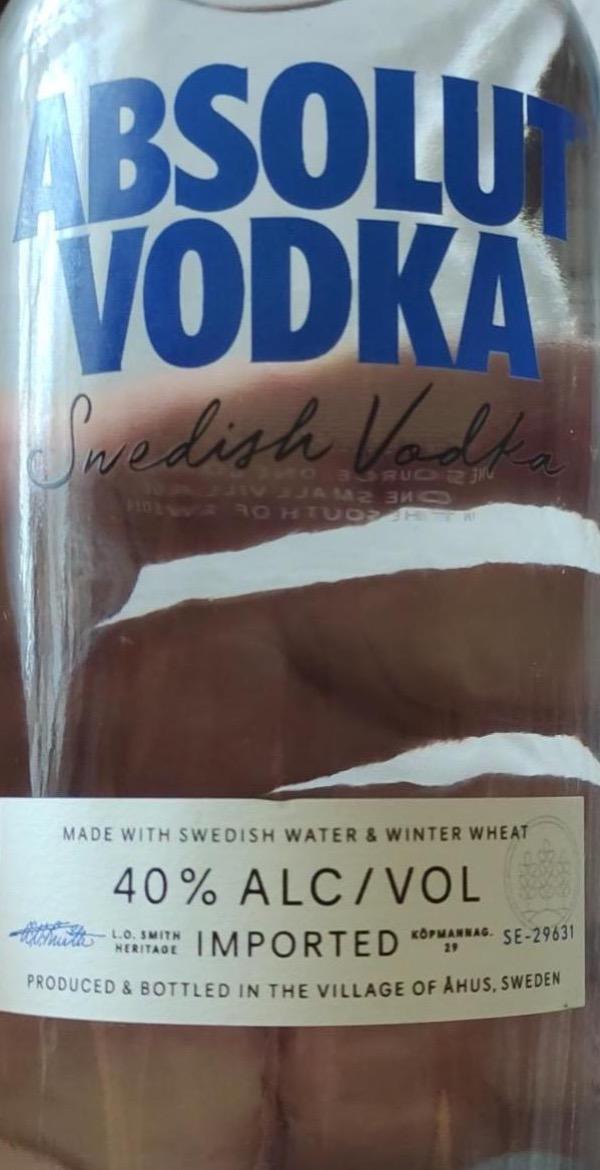 Фото - Vodka 40% swedish Absolut