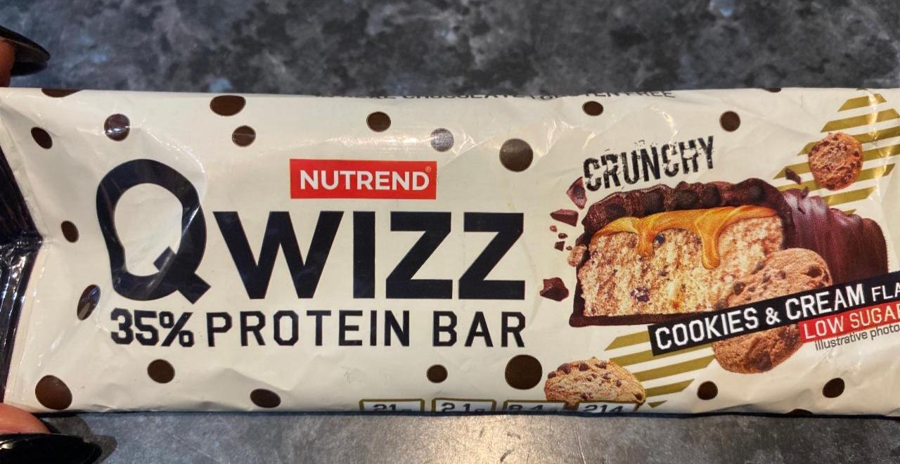 Фото - Qwizz 35% Protein Bar Cookies & Cream Nutrend