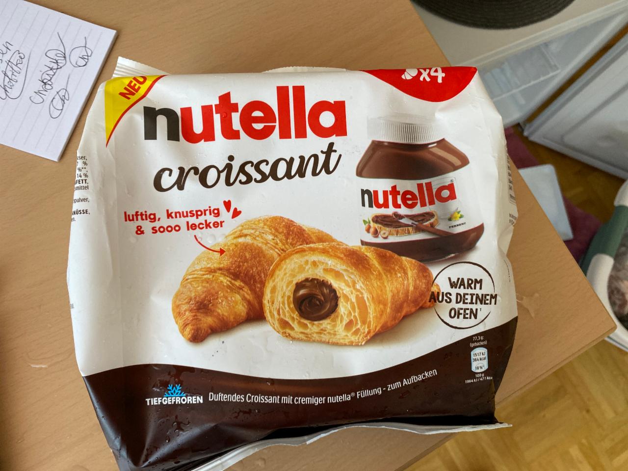 Фото - Круасан з шоколадом Croissant Nutella