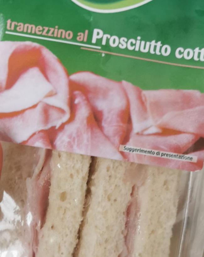 Фото - 2 tramezzini farciti con prosciutto cotto alta qualita e maionese Vallepiù