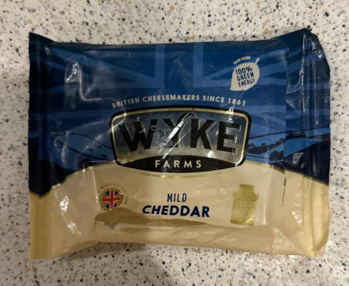 Фото - Сир напівтвердий Mild Cheddar Wyke Farms