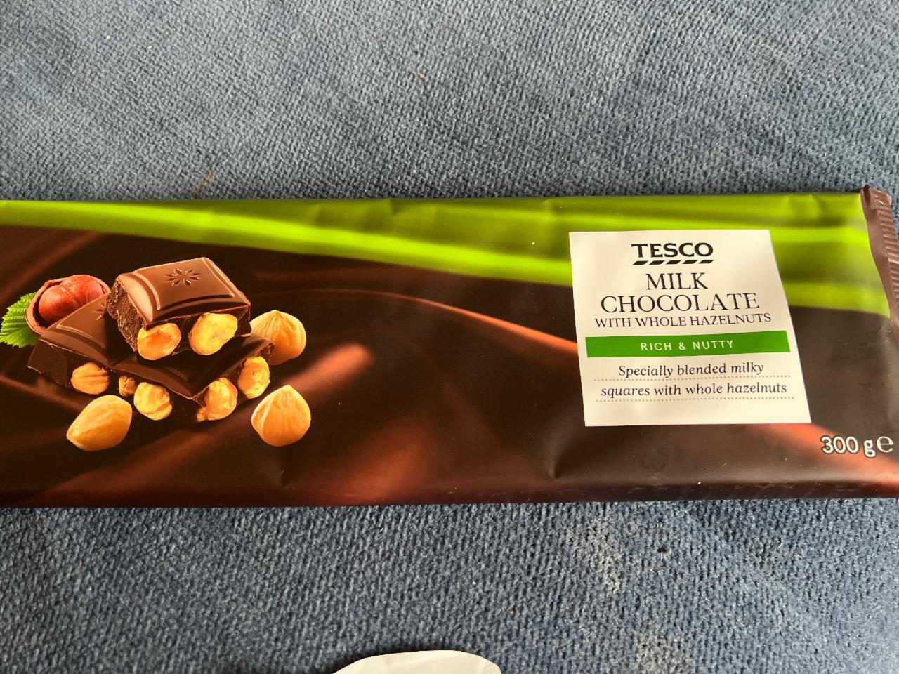 Фото - Milk chocolate with whole hazelnuts Tesco