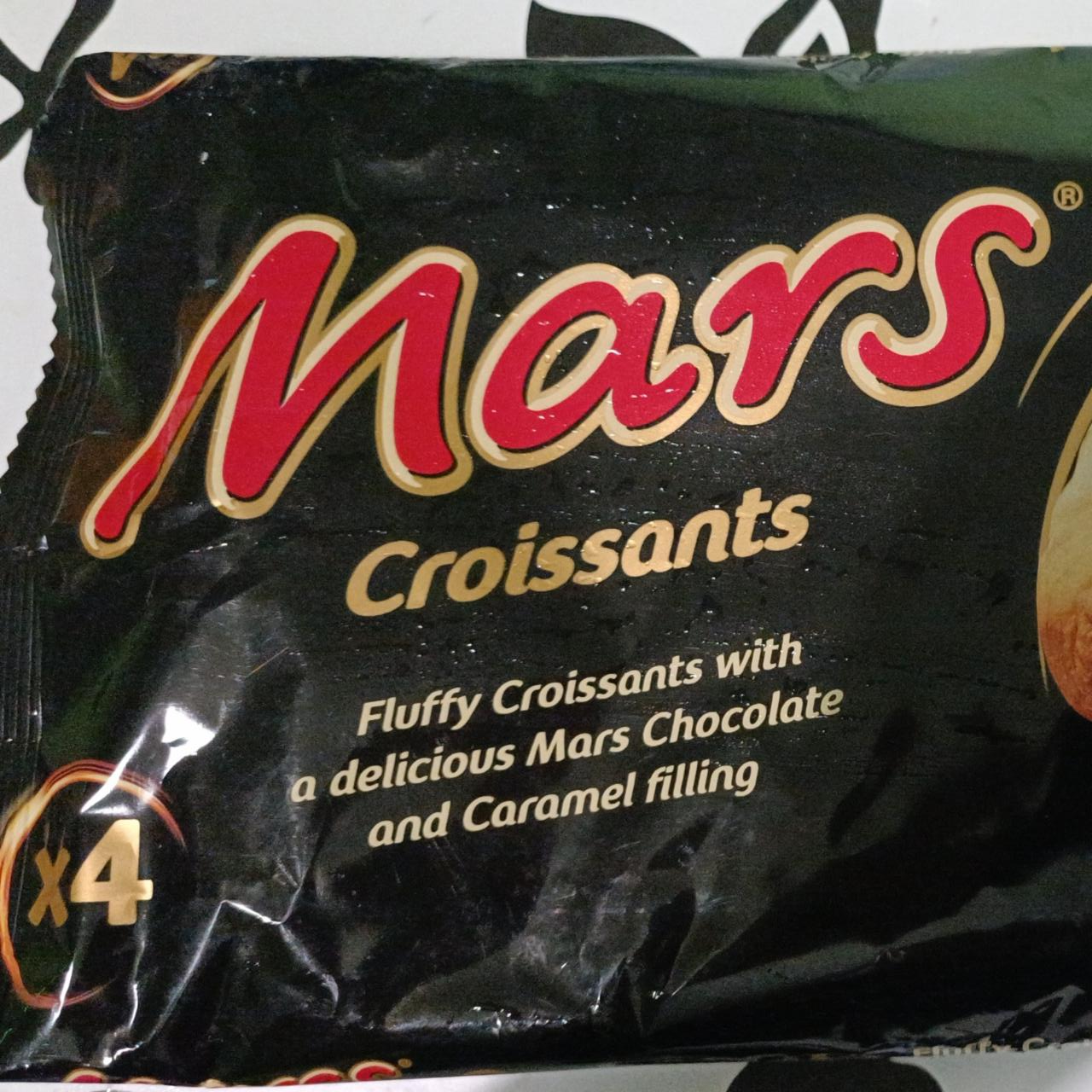 Фото - Круасан з шоколадною начинкою Croissant Mars