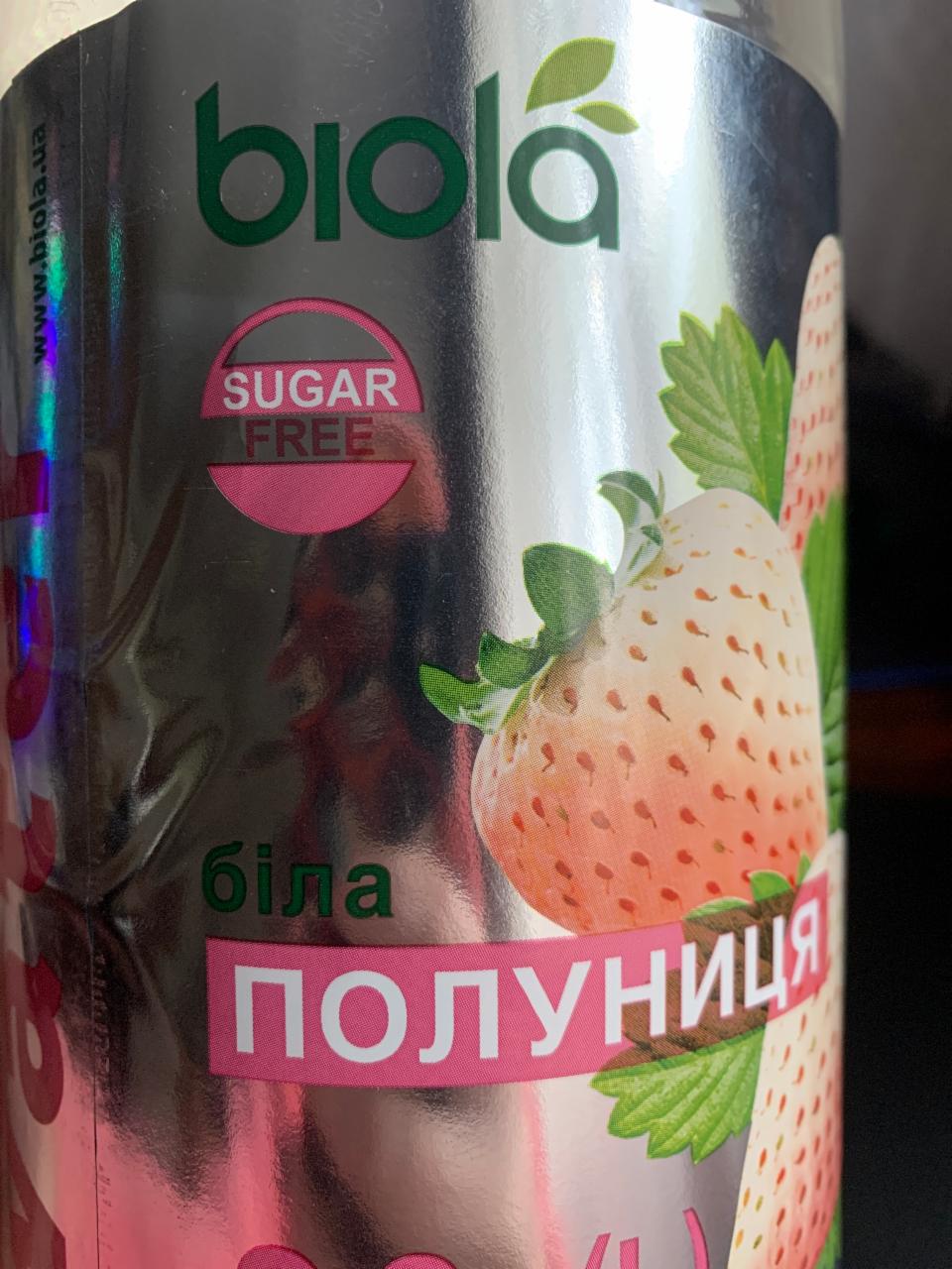 Фото - Напій безалкогольний сильногазований соковмісний Біла полуниця Fruit Water Biola