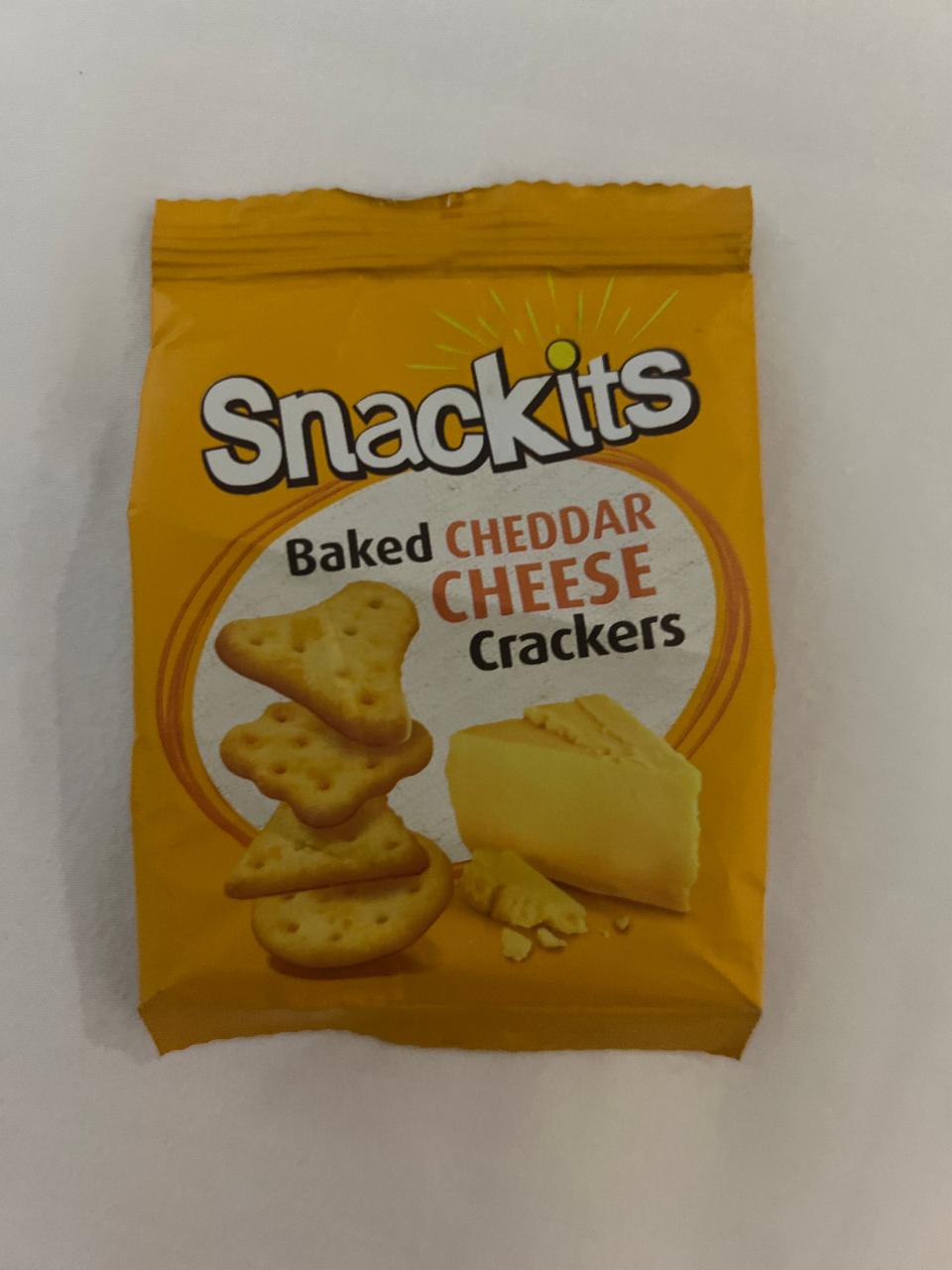 Фото - Крекери зі смаком сиру Baked Cheddar Cheese Crackers Snackits