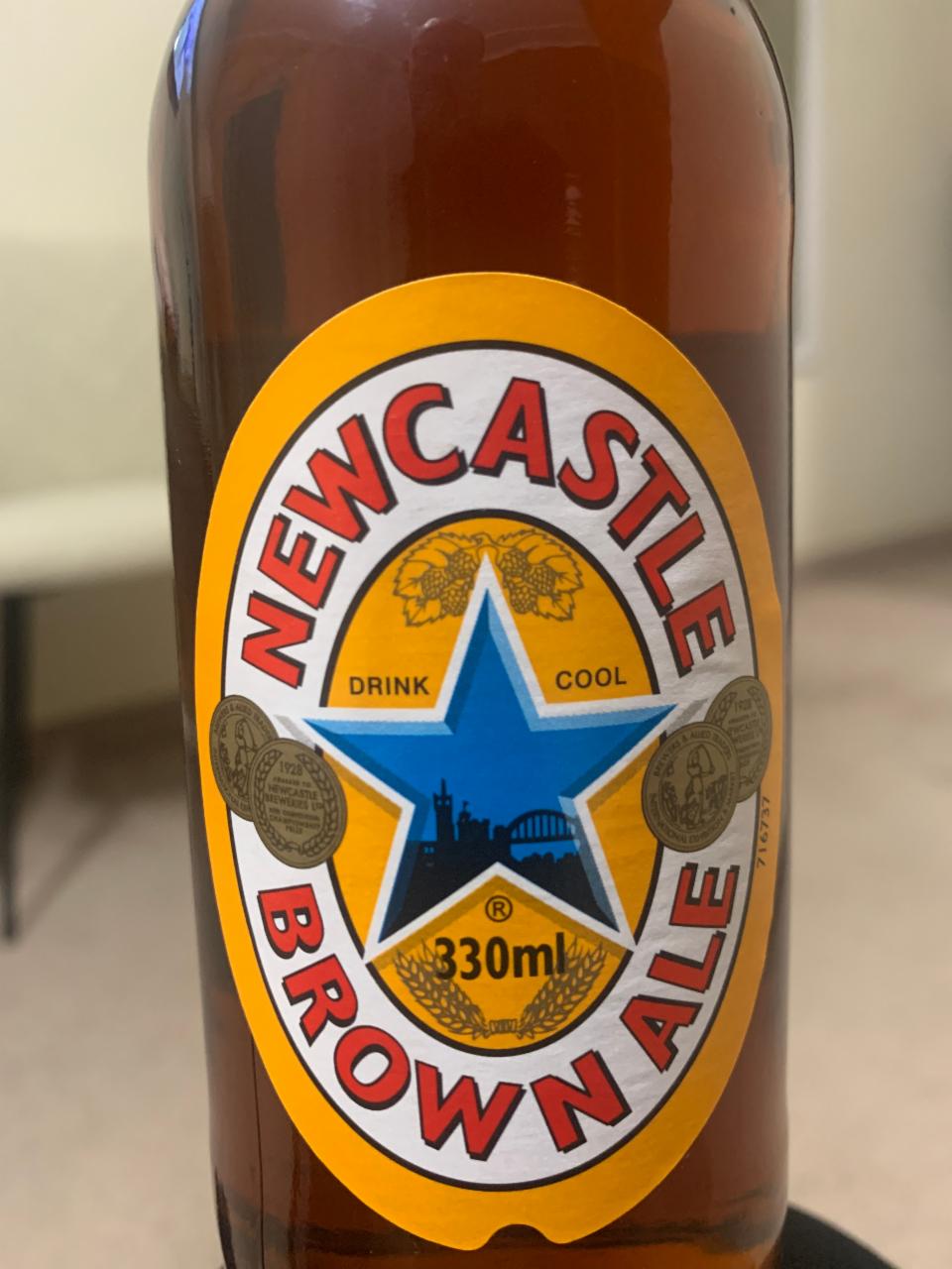 Фото - Пиво 4.7% напівтемне пастеризоване Brown Ale Newcastle